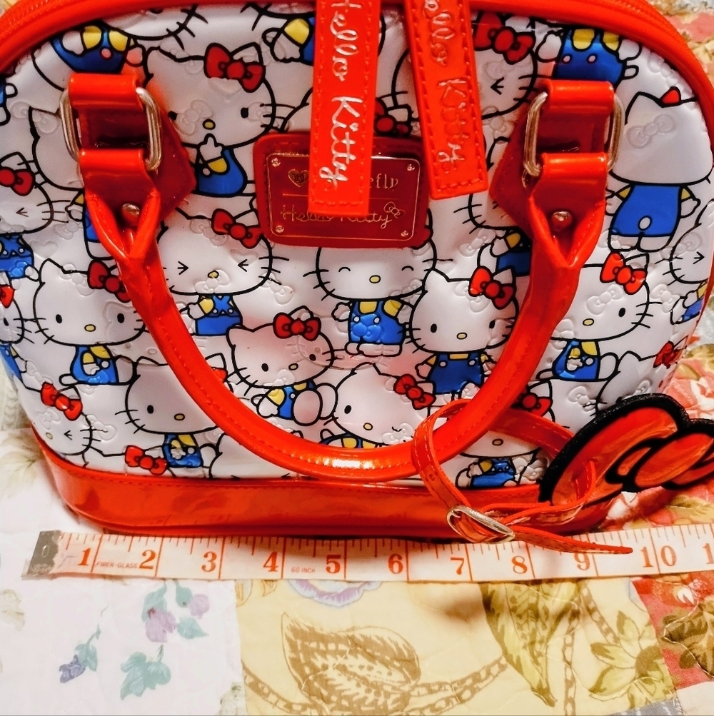 Loungefly Loves Hello Kitty Sanrio Embossed red Patent Dome Handbag - Picture 4 of 16